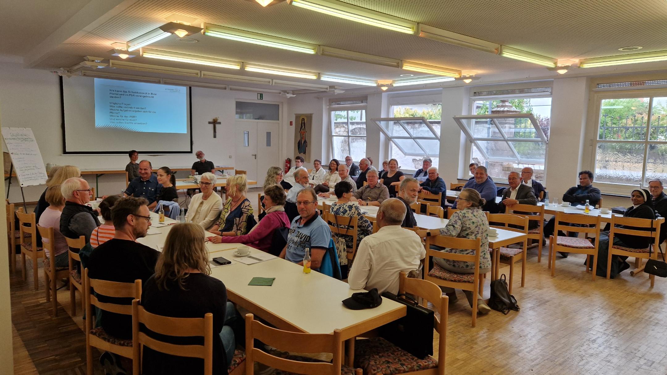 Mitarbeiter und Seelsorger des Pastoralen Raumes St. Wendel bei der Präventionsschulung 2026