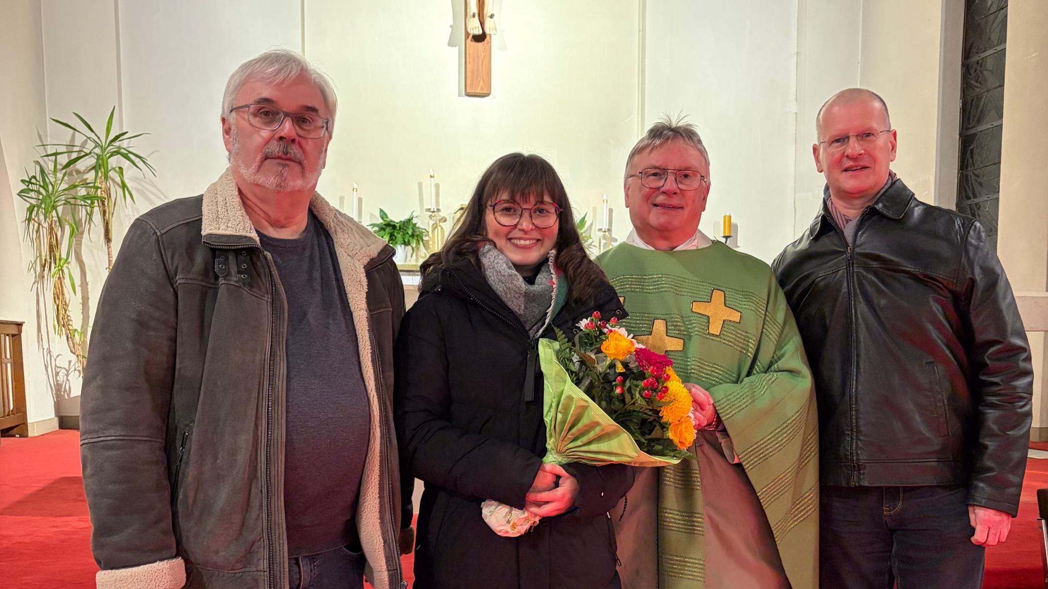 v.l.n.r.: Vorsitzender des Rates Pastoraler Raum H. Gramlich, Gemeindereferentin Miriam Ritter, Dekan Klaus Leist, Mitglied des Leitungsteams Dr. Justus Wilhelm