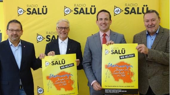 Caritasdirektor Dirk Schmitt, Pfarrer Wolfgang Glitt, Chef der Staatskanzlei David Lindemann und RADIO SALÜ Geschäftsführer Axel Musolff eröffneten die diesjährige Sternenregen-Aktion.